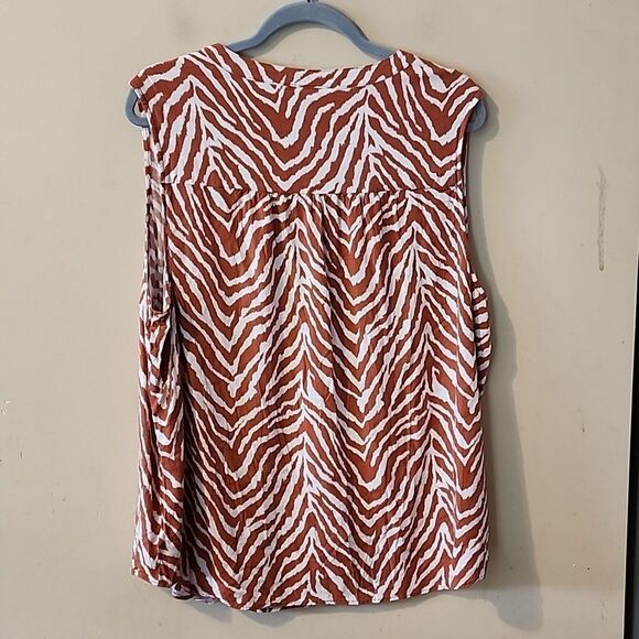 Beautiful Torrid top size 3 - Picture 5 of 5
